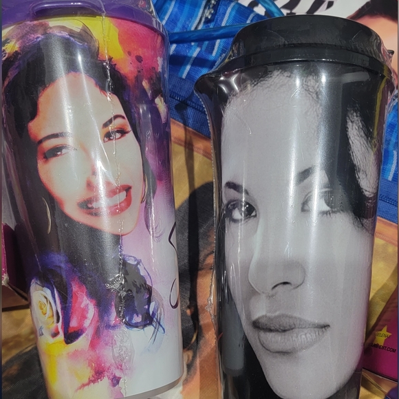 Selena Quintanilla Memorabilia Collection - Picture 3 of 4